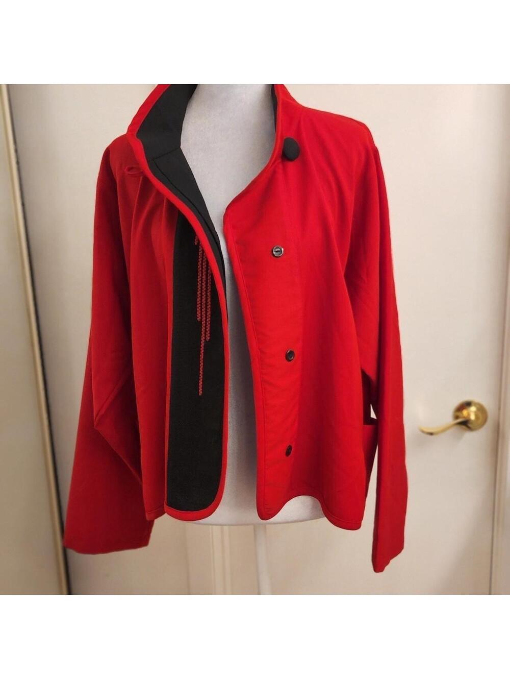 red jacket - Picture 3 of 7